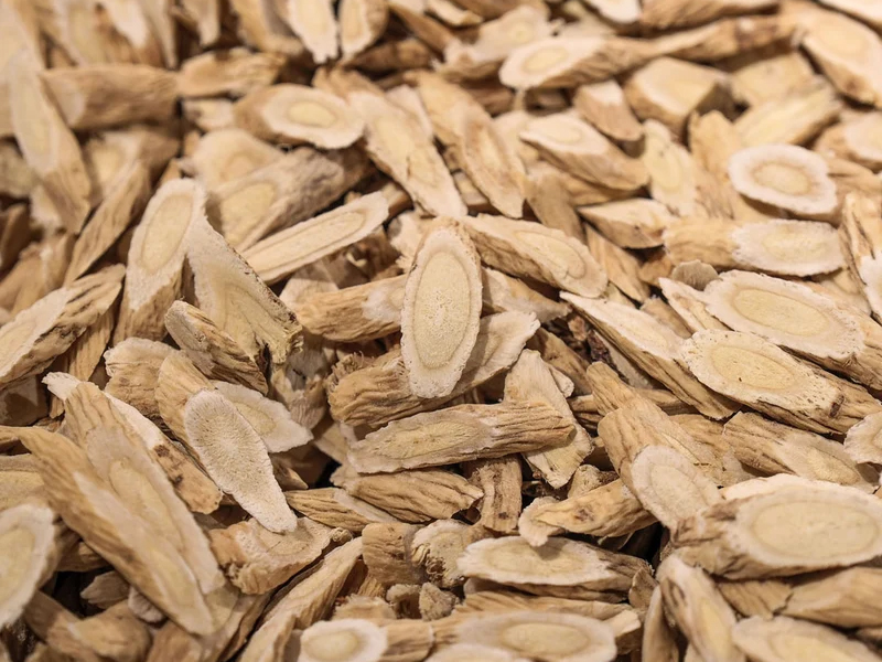 Dried astragalus root slices